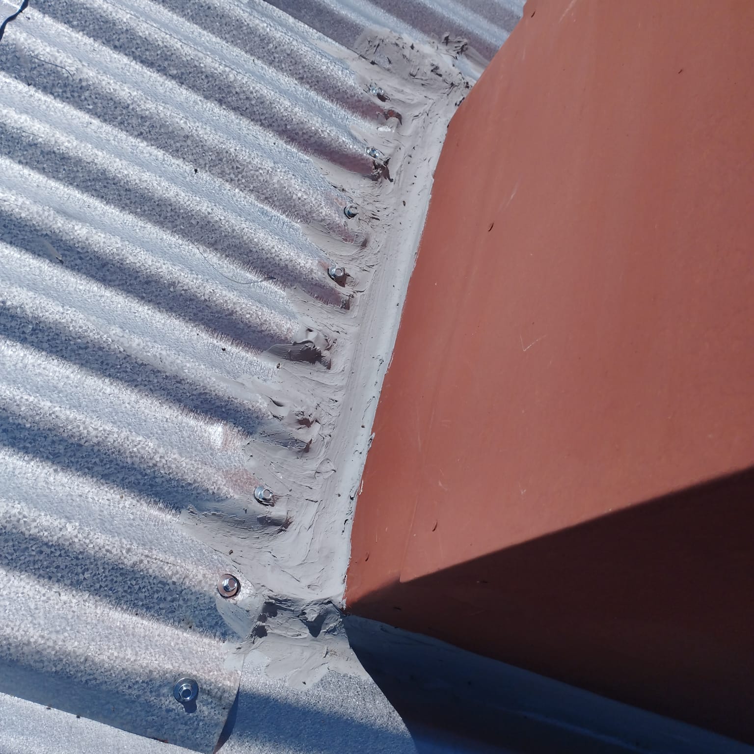 Mantención de techumbre y cambio de planchas